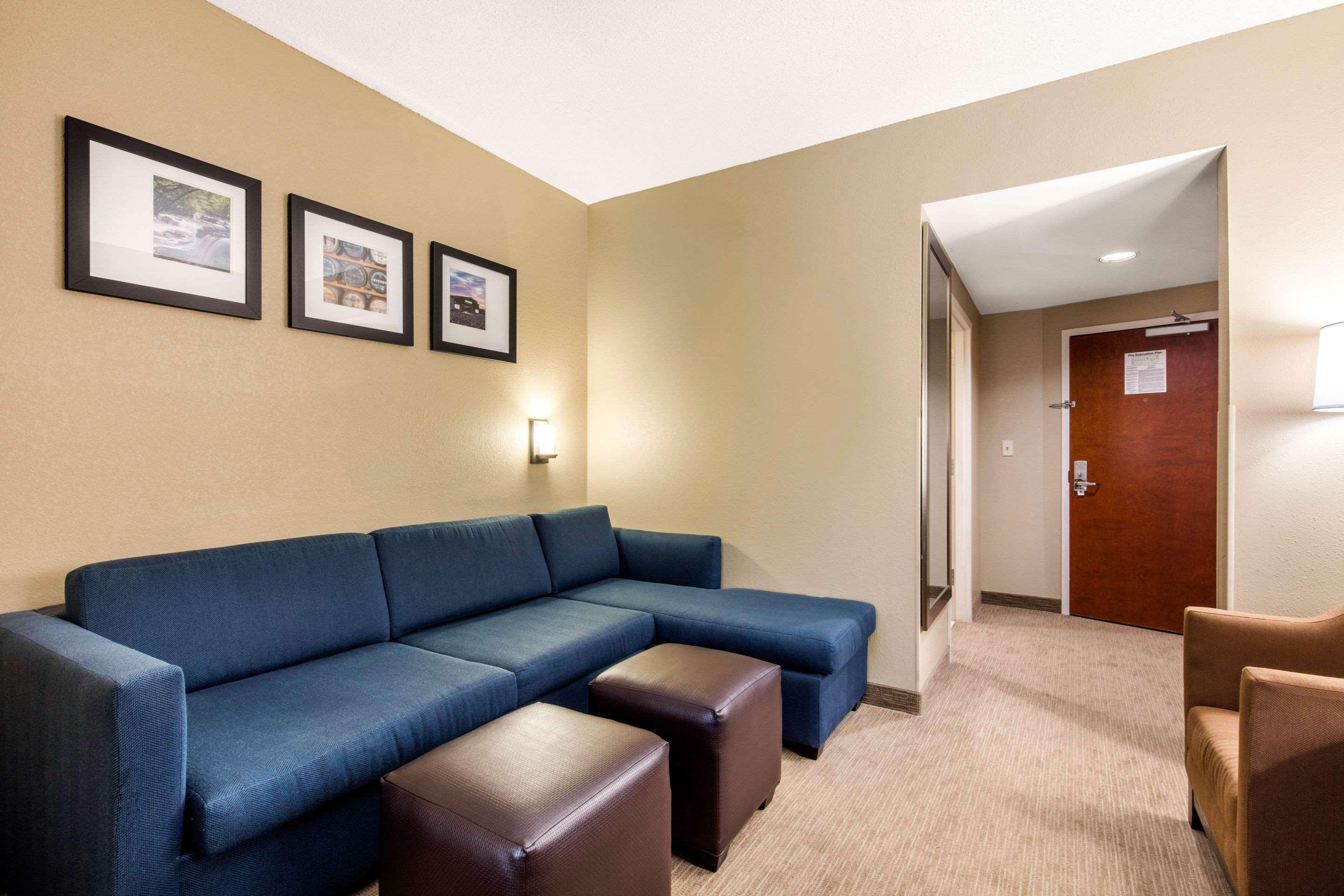 Comfort Suites Manchester Exterior foto