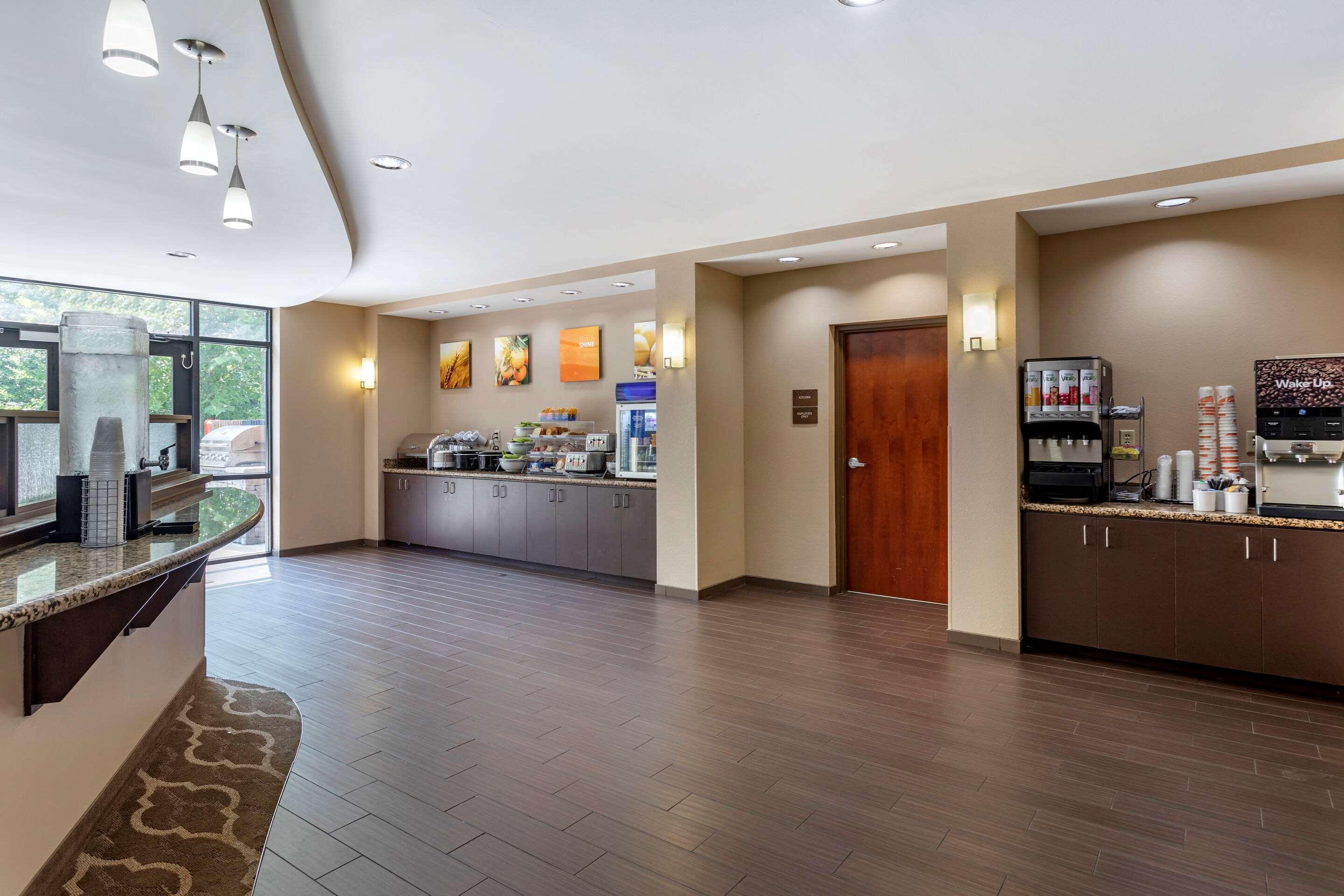 Comfort Suites Manchester Exterior foto